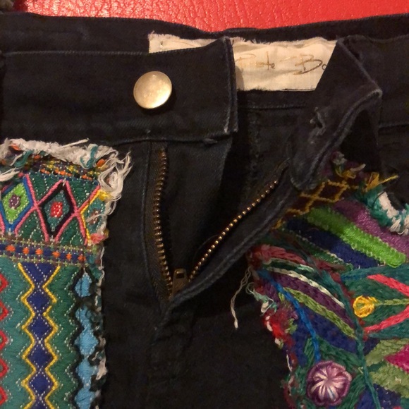 Jen’s Pirate Booty Raw Hemmed Embroidered Black Jean Low Rise Shorts - Picture 8 of 13